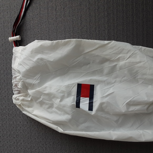 Tommy Hilfiger Puffer Jacket EUC - Picture 15 of 16